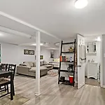 Cozy North Side Oasis * Chicago