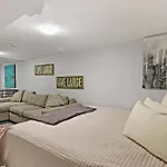 Cozy North Side Oasis Chicago