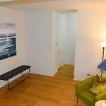 Stunning 3Br Chicago Apt Close To Shopping Center