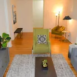 Stunning 3Br Chicago Apt Close To Shopping Center
