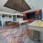 Brand New Luxe Convertible Studio/Downtown Views