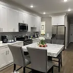 Exec Lux Home Wth 3 Level,6 Bdrms/3Bth & 2 Kitchen