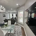 Exec Lux Home Wth 3 Level,6 Bdrms/3Bth & 2 Kitchen