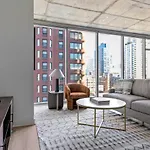 Apartment River N 1br W Gym Pool Lounge Nr L Chi-817 *
