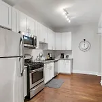 Enchanting 2Br Apt With In-Unit Laundry - 53Rd St 3
