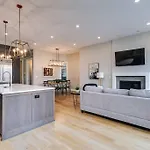 Immaculate Brand New Penthouse Holiday home Chicago