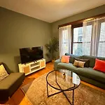 Huge Lakeview Retreat Sleeping 20 With Parking!