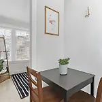 Modern & Fully Furnished 1Br Apartment - Oakdale 3S