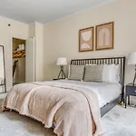 Gold Coast 1Br W Gym Roof Nr Mag Mile Chi-621