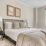 Gold Coast 1Br W Gym Roof Nr Mag Mile Chi-621