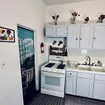 Homey And Private 1 Bed Located 15Min To City