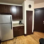 Huge Lakeview Retreat Sleeping 20 With Parking!