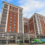 Serene & Contemporary Studio Apartment - Del Prado 817