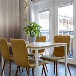 The Double Play - Modern 2Br Apts Right Next To Wrigley Field & Transit! - Perfect For Cubs Fans