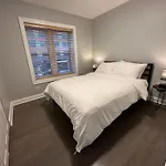 Spacious Wicker Park Hideaway With Parking!