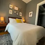 Elegant Hideaway In The Heart Of Andersonville