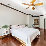 Lavish Mini Mansion Near Sox & Lake