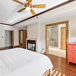 Lavish Mini Mansion Near Sox & Lake