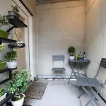 Cozy, Bright And A Great Location!