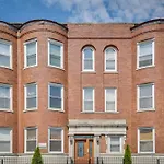6 Mi To Dtwn Pet-Friendly Chicago Condo