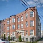 6 Mi To Dtwn Pet-Friendly Chicago Condo