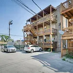 6 Mi To Dtwn Pet-Friendly Chicago Condo