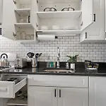 Elegant 1Br Hyde Park Apartment - Windermere 310