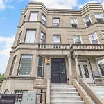 The Brown House - A Luxurious Uchicago Campus Stay