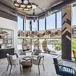2Br Vibrant South Loop Apartment