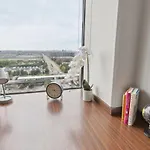 2Br Vibrant South Loop Apartment