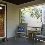 Historic Home With Outdoor Hot Tub Near Downtown In Public Transportation Hub