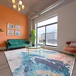 Modern South Loop 2Br Apartment With View Of Skyline Patio And Gym Access Near Mccormick Place Convention Center & Museum Campus