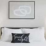 Sleek & Functional 2-Bedroom Apt - Hyde Park 405