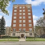 Sleek & Functional 2-Bedroom Apt - Hyde Park 405