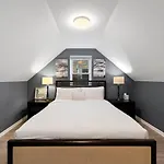 Chicago New 2Br Home W 3 Beds And Highspeed Internet