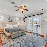 Spectacular Lakeview Condo 1Bd Withoffice & Parking Condo