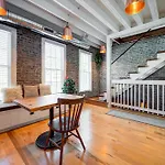 Top Floor In The Heart Of West Town! Perfect For Any Group And Pet Friendly! Apts