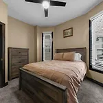 Romantic 3 Bed Home In The Heart Of The Park