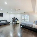 Gold Coast Villa Next To Oak Street Beach