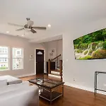 Deluxe Duplex In Roscoe-Wrigley With Free Parking