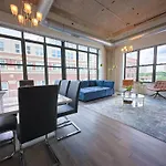 Spacious And Luxurious 3Br Near Mccormick Place And Soldier Field With Optional Parking - Sleeps 10