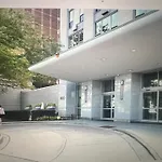 Luxury One Bedroom Located In Chicago\'S Gold Coast Neighborhood