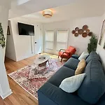 Boho Bliss - 1br, 1bath W/patio! Chicago