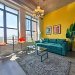 Spacious South Loop 2Br Apartment Near Mccormick Place, Soldier Field & Downtown Chicago