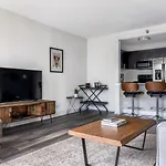 Gold Coast 1Br W Gym Pool Wd Nr Mag Mile Chi-68