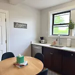 Cozy Retreat, Prime Location Near Loyola & Beach!