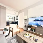Cozy Retreat, Prime Location Near Loyola & Beach! Apartment Chicago