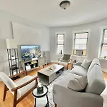 Cozy Retreat, Prime Location Near Loyola & Beach!