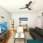 Comfy Retreat In Rogers Park, Prime Location!