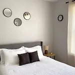 Comfy Retreat In Rogers Park, Prime Location!